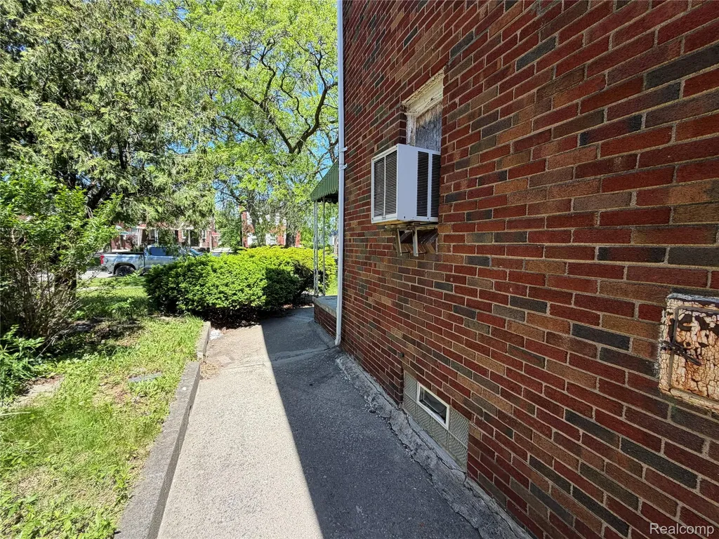 2629 Fullerton Street Detroit City MI 48238