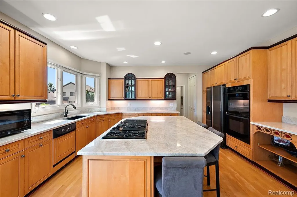 4417 Island View Drive Waterford Charter Township MI 48328