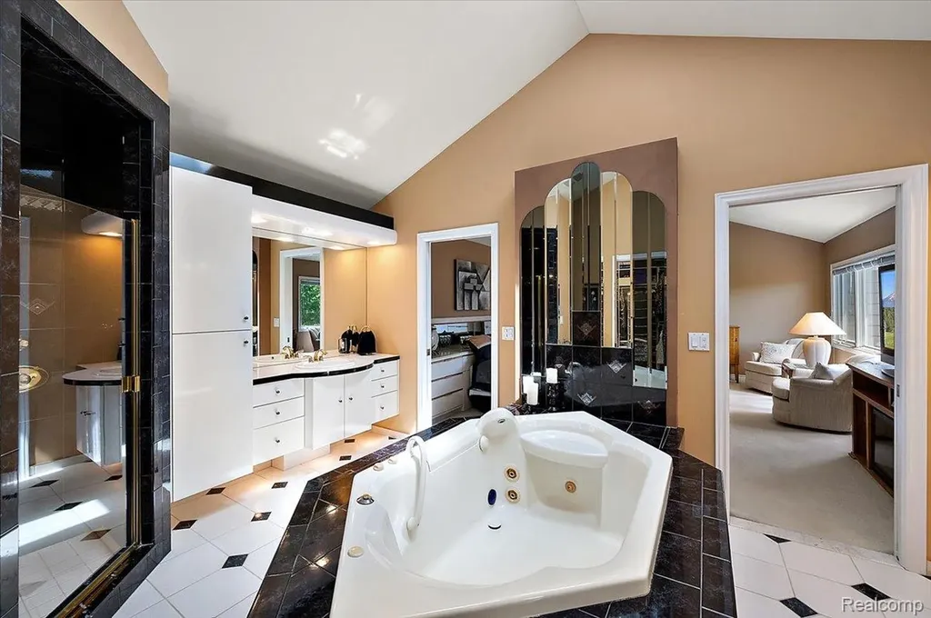 4417 Island View Drive Waterford Charter Township MI 48328