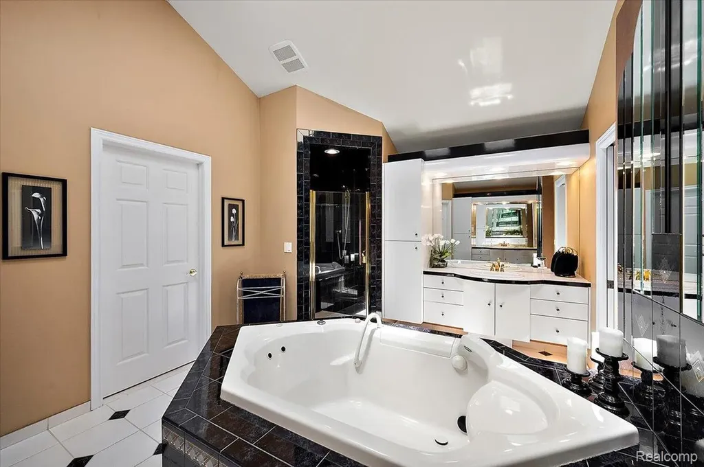 4417 Island View Drive Waterford Charter Township MI 48328