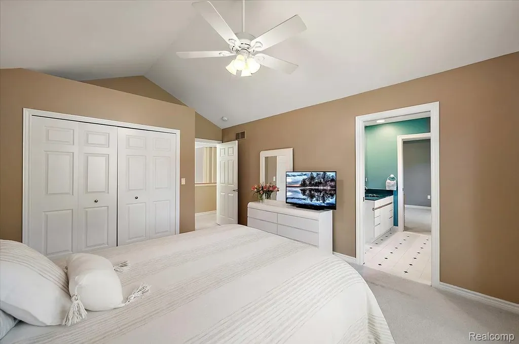 4417 Island View Drive Waterford Charter Township MI 48328