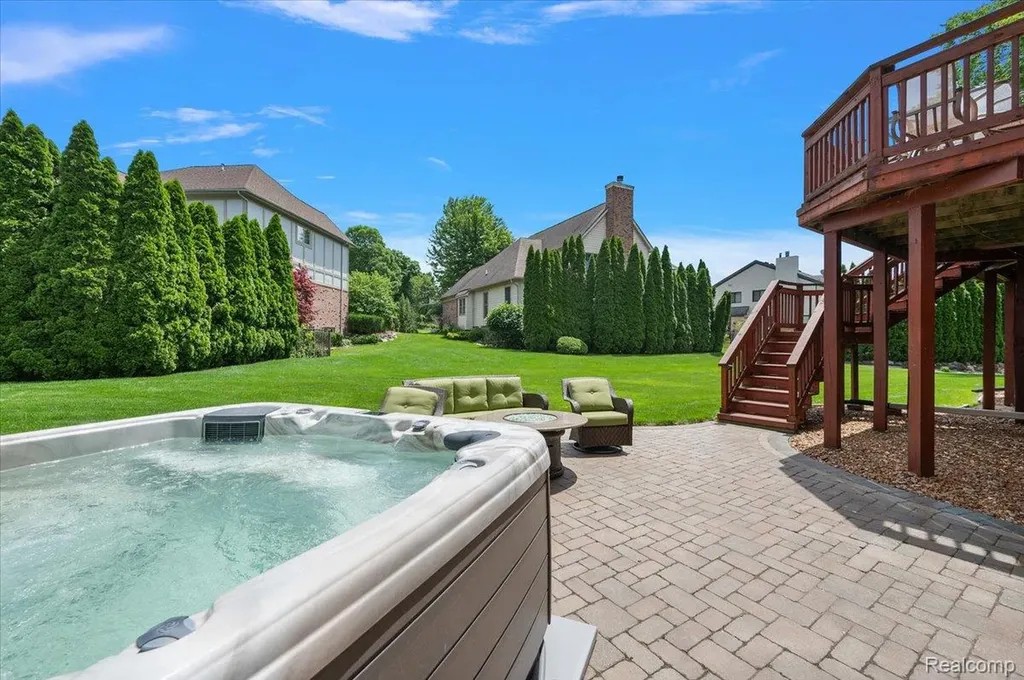 4417 Island View Drive Waterford Charter Township MI 48328