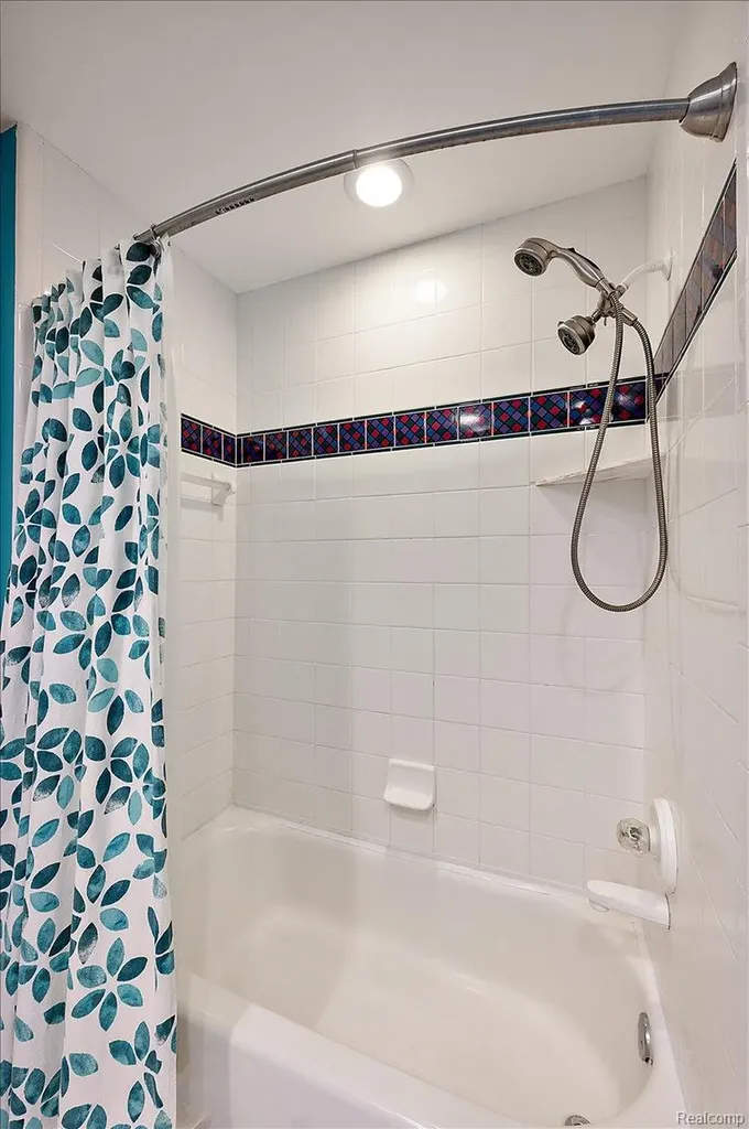4417 Island View Drive Waterford Charter Township MI 48328