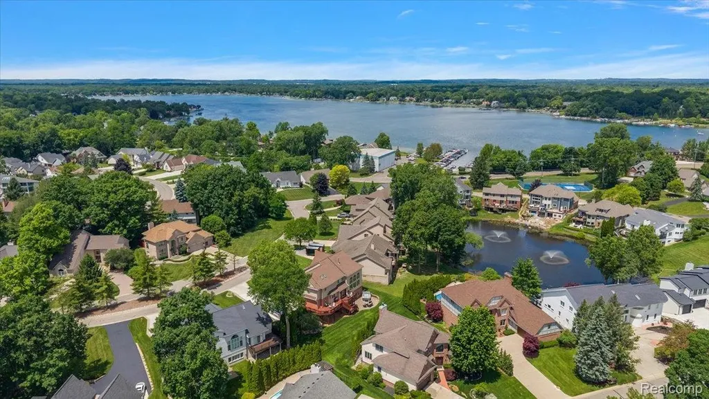 4417 Island View Drive Waterford Charter Township MI 48328