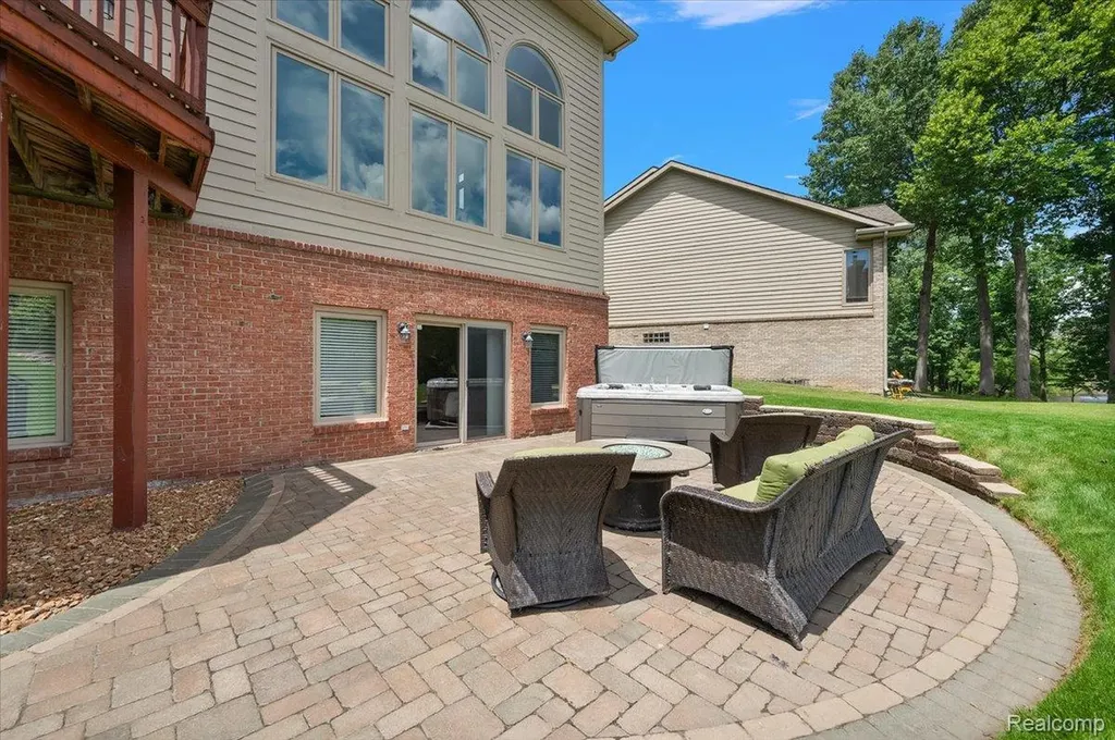 4417 Island View Drive Waterford Charter Township MI 48328