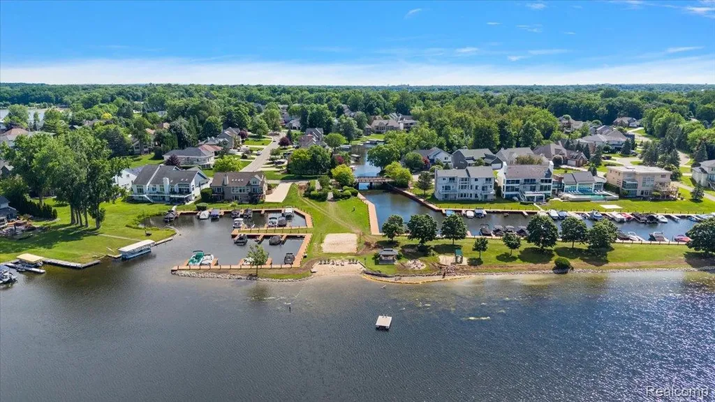 4417 Island View Drive Waterford Charter Township MI 48328