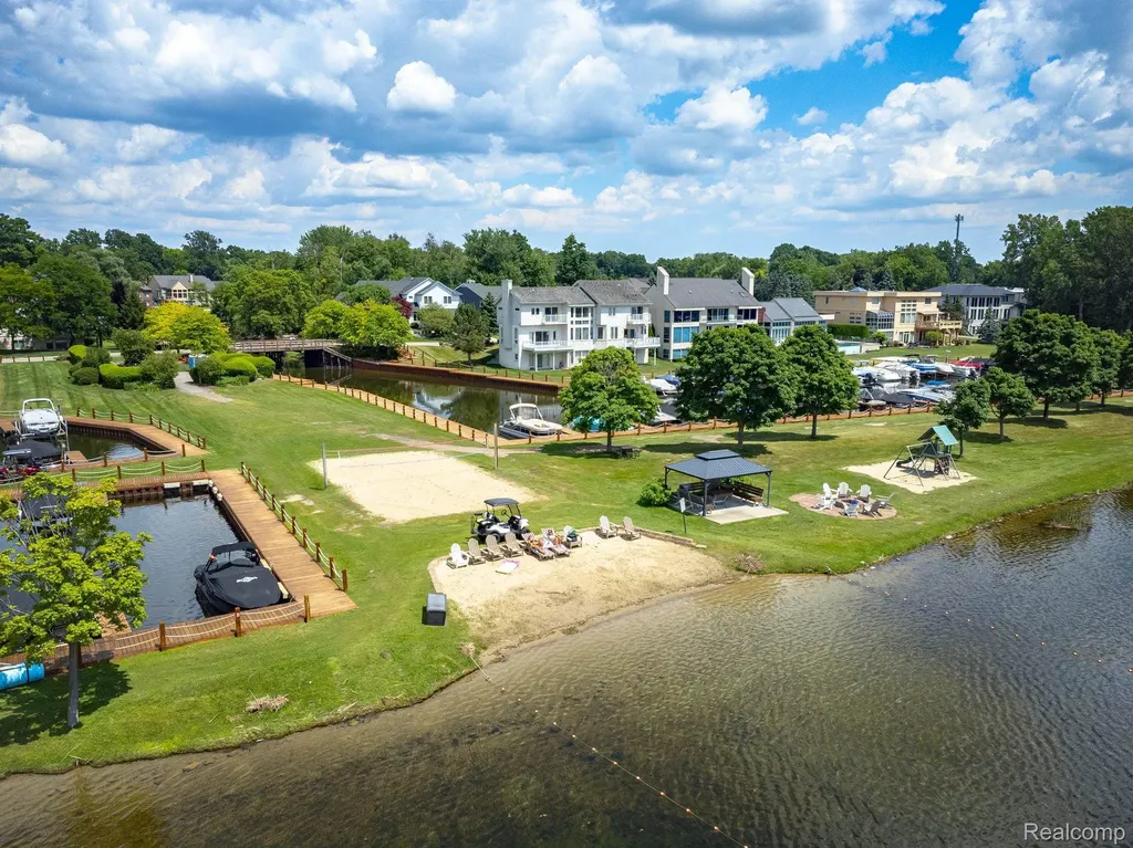 4417 Island View Drive Waterford Charter Township MI 48328