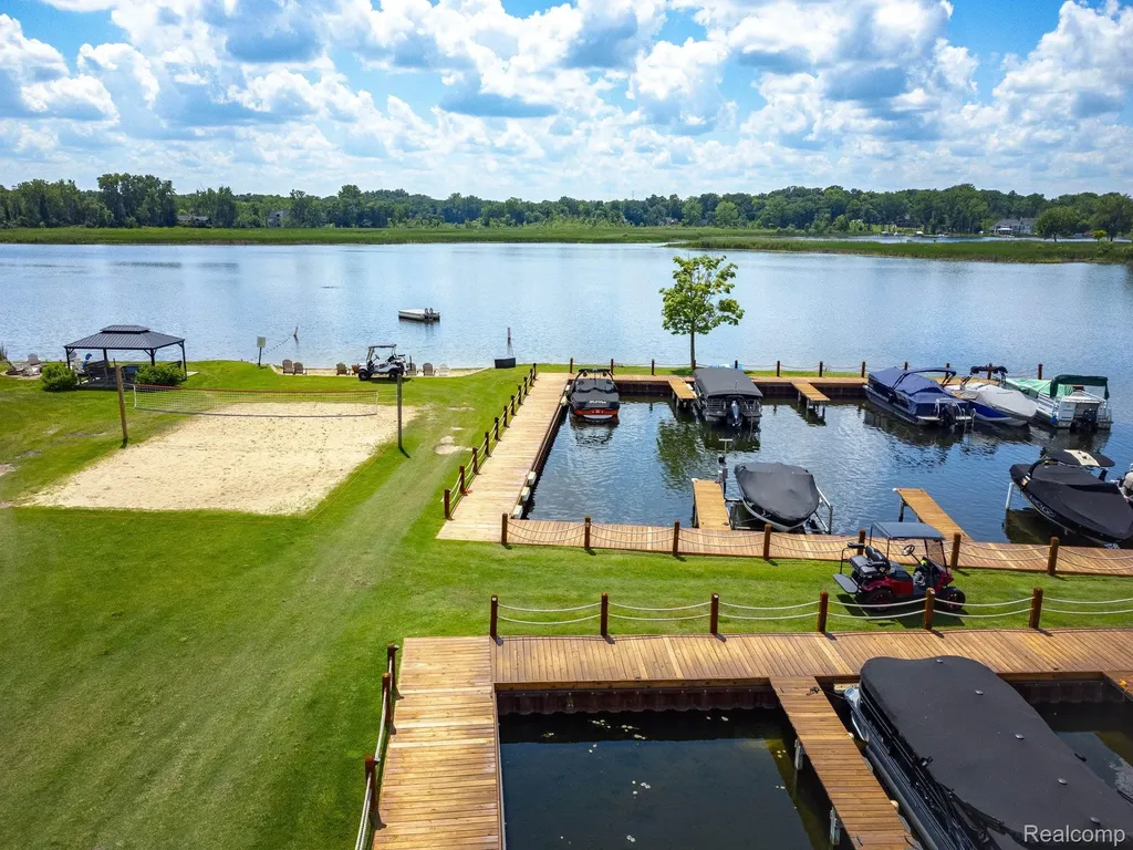 4417 Island View Drive Waterford Charter Township MI 48328