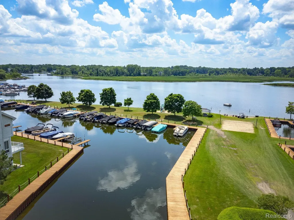 4417 Island View Drive Waterford Charter Township MI 48328