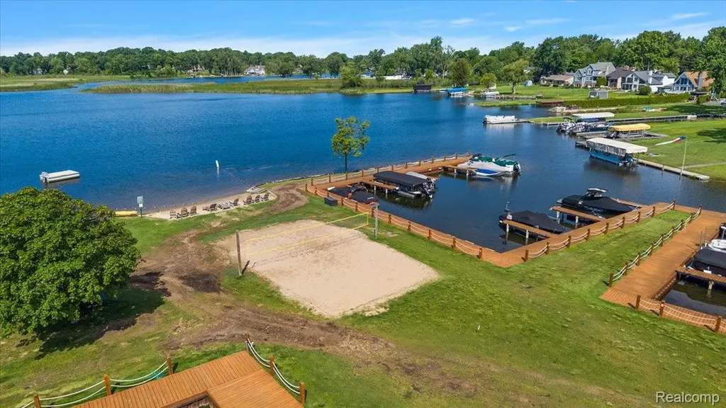 4417 Island View Drive Waterford Charter Township MI 48328