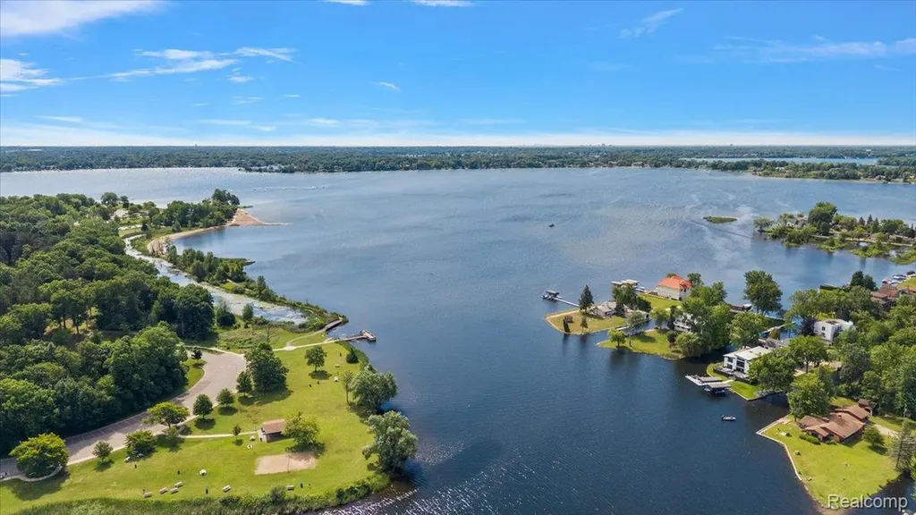 4417 Island View Drive Waterford Charter Township MI 48328