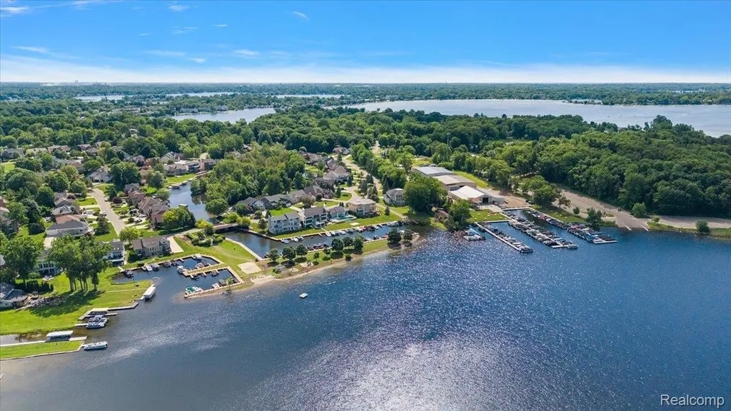 4417 Island View Drive Waterford Charter Township MI 48328