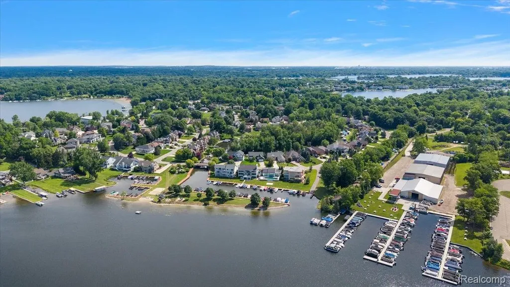 4417 Island View Drive Waterford Charter Township MI 48328