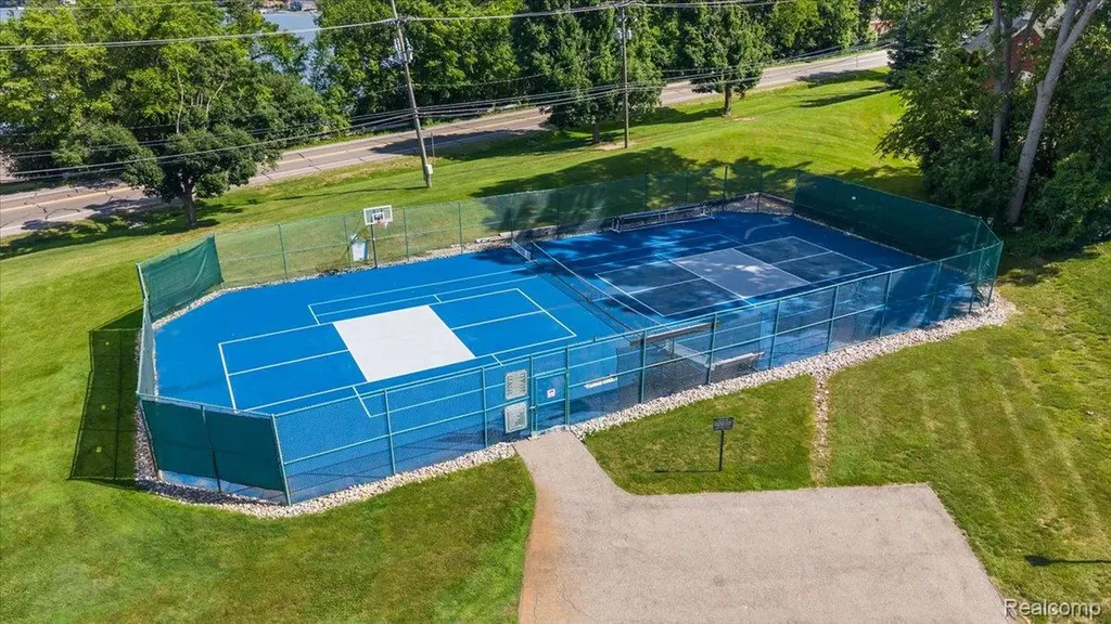 4417 Island View Drive Waterford Charter Township MI 48328