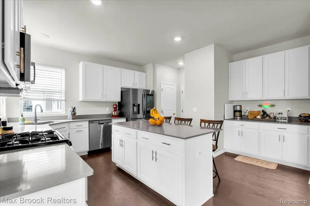 8401 Sharon Drive White Lake Charter Township MI 48386