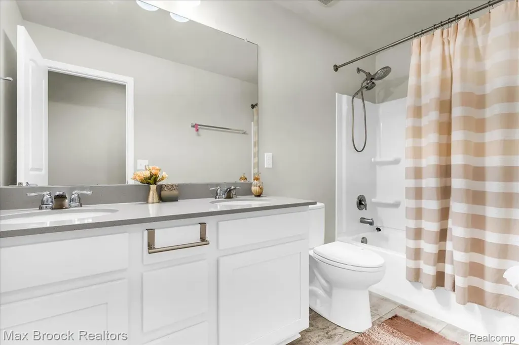 8401 Sharon Drive White Lake Charter Township MI 48386