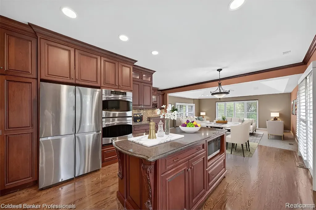 2076 Shore Hill Court West Bloomfield Charter Township MI 48323