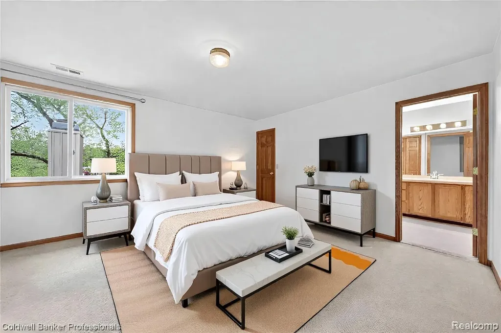 2076 Shore Hill Court West Bloomfield Charter Township MI 48323