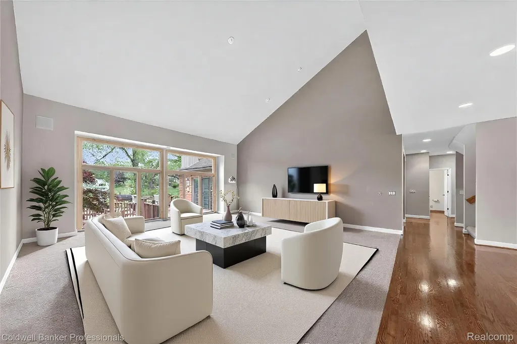2076 Shore Hill Court West Bloomfield Charter Township MI 48323