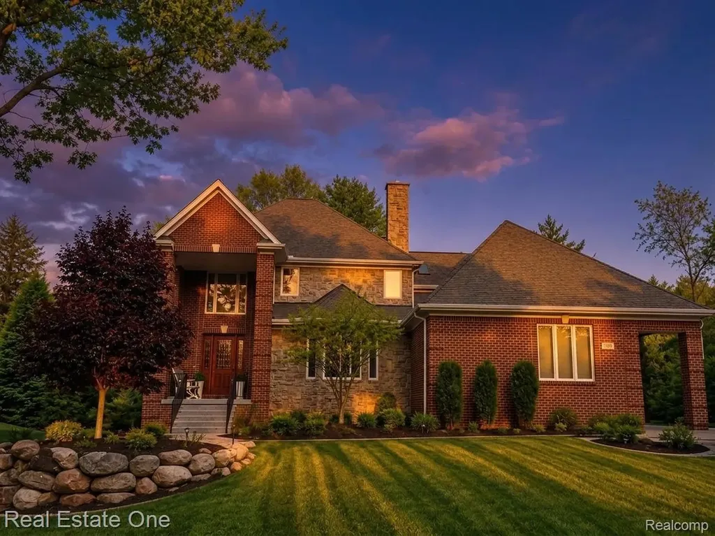 960 Hill Hollow Lane Milford Charter Township MI 48381