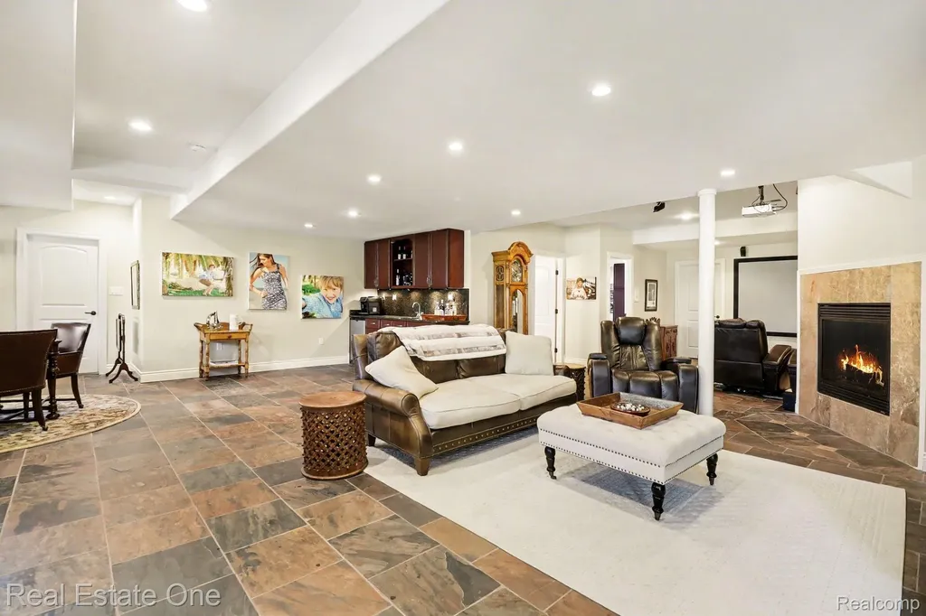 960 Hill Hollow Lane Milford Charter Township MI 48381
