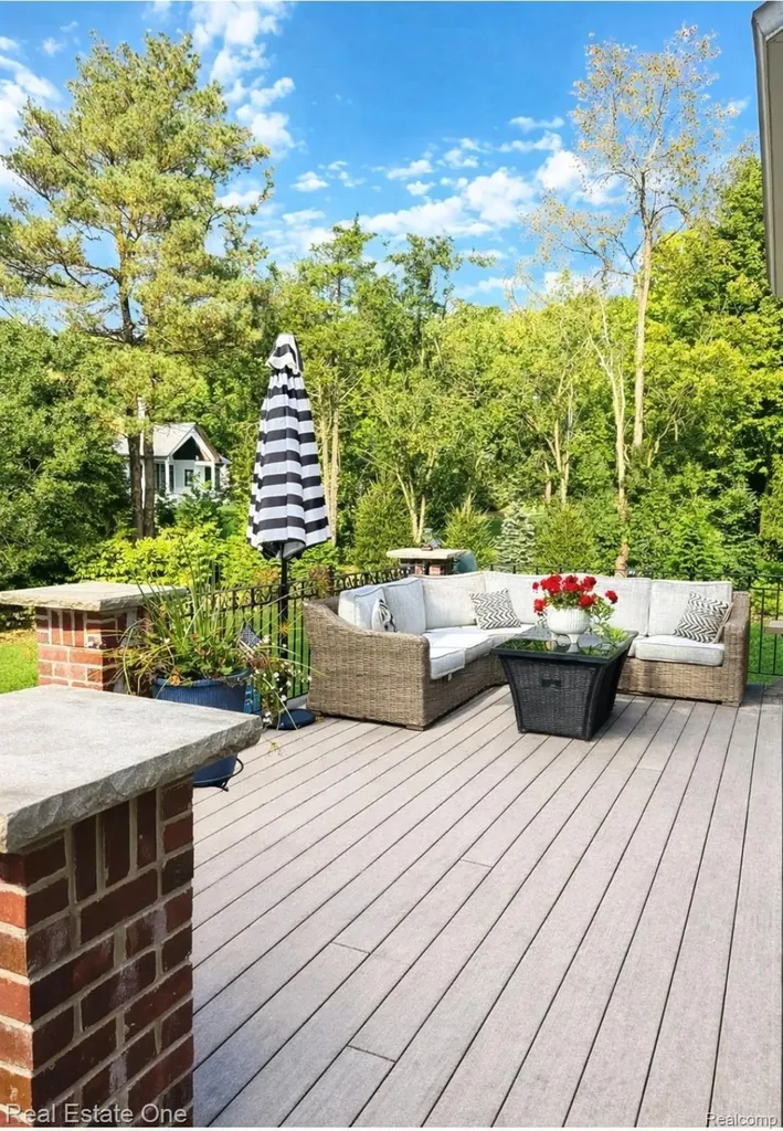 960 Hill Hollow Lane Milford Charter Township MI 48381
