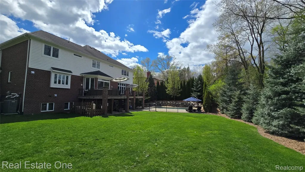 960 Hill Hollow Lane Milford Charter Township MI 48381