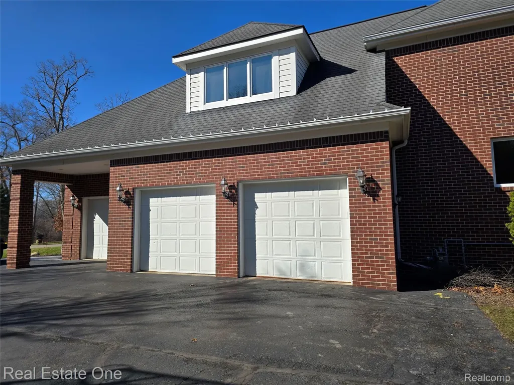960 Hill Hollow Lane Milford Charter Township MI 48381
