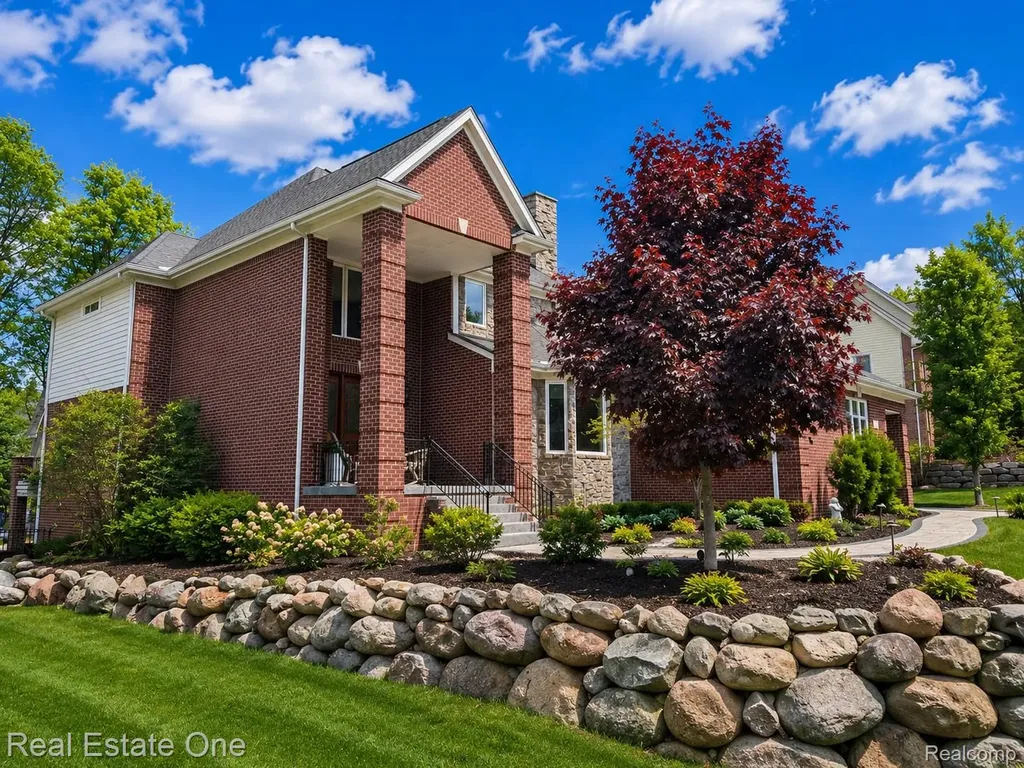 960 Hill Hollow Lane Milford Charter Township MI 48381