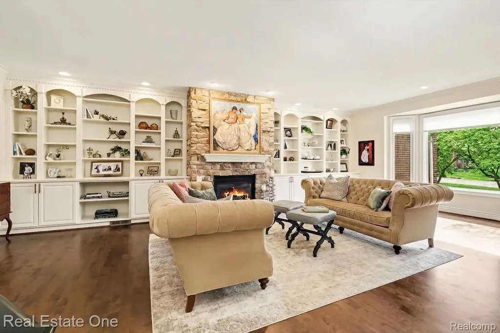 960 Hill Hollow Lane Milford Charter Township MI 48381