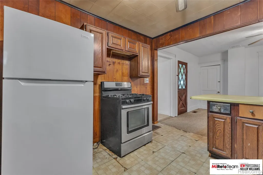 848 Caton Avenue Adrian City MI 49221