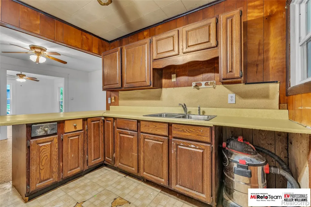 848 Caton Avenue Adrian City MI 49221