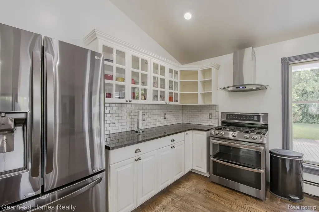 6296 Elizabeth Lake Road Waterford Charter Township MI 48327
