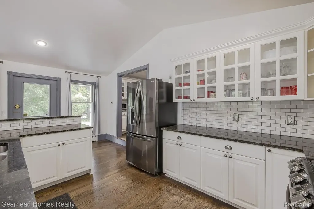 6296 Elizabeth Lake Road Waterford Charter Township MI 48327