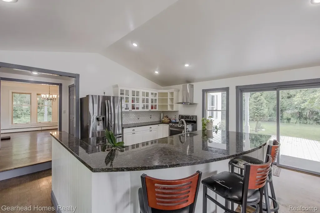 6296 Elizabeth Lake Road Waterford Charter Township MI 48327