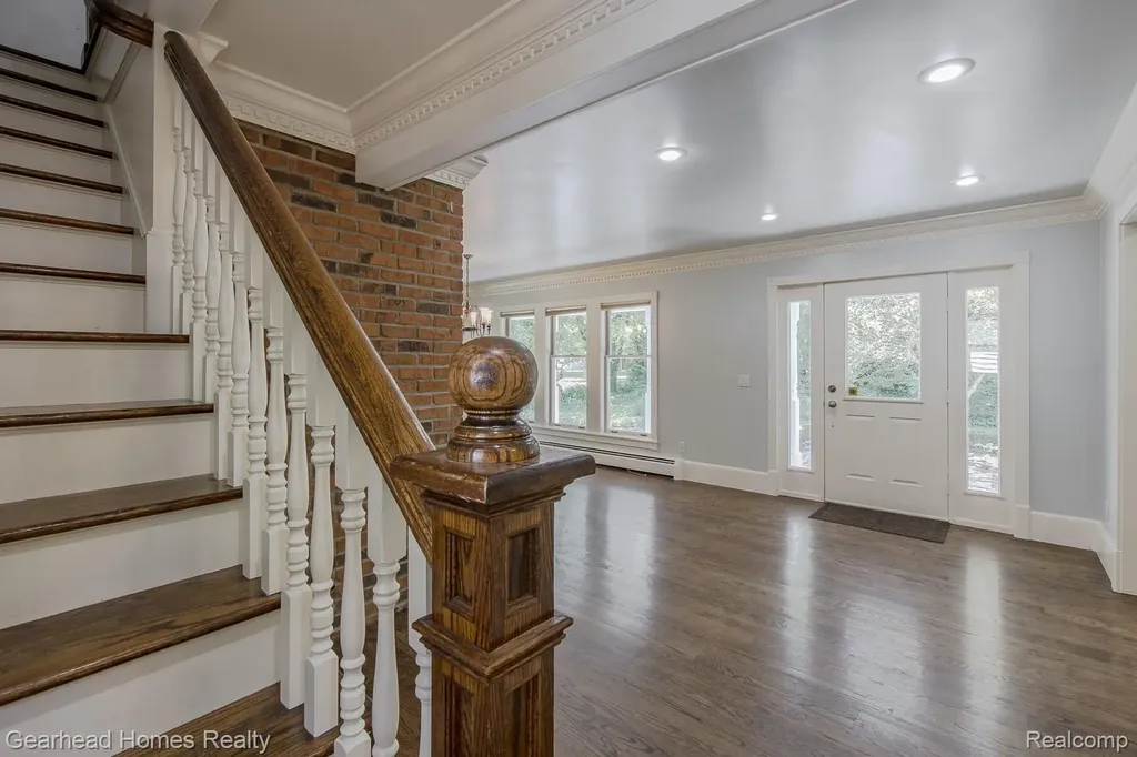 6296 Elizabeth Lake Road Waterford Charter Township MI 48327