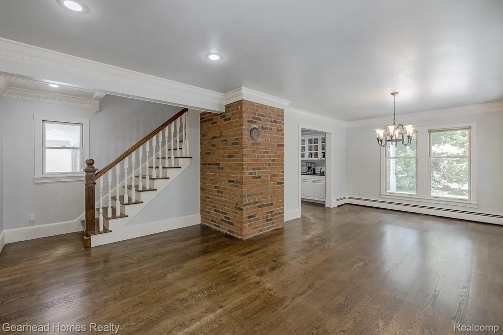6296 Elizabeth Lake Road Waterford Charter Township MI 48327