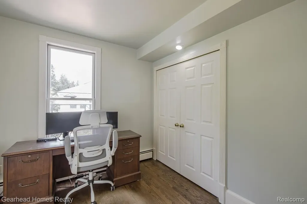 6296 Elizabeth Lake Road Waterford Charter Township MI 48327
