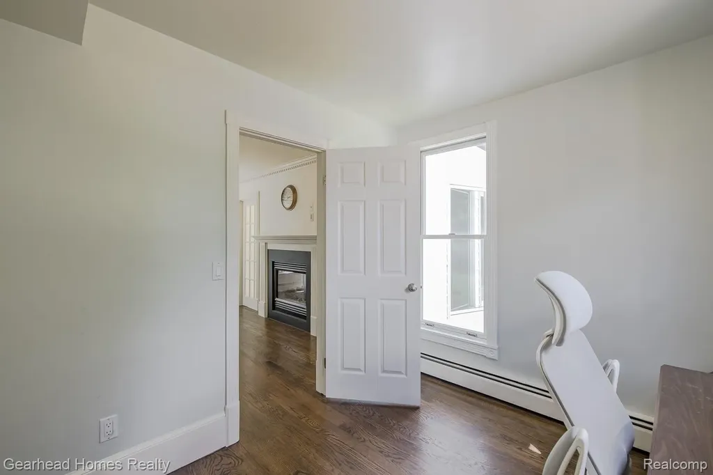 6296 Elizabeth Lake Road Waterford Charter Township MI 48327