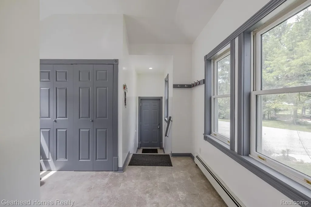 6296 Elizabeth Lake Road Waterford Charter Township MI 48327