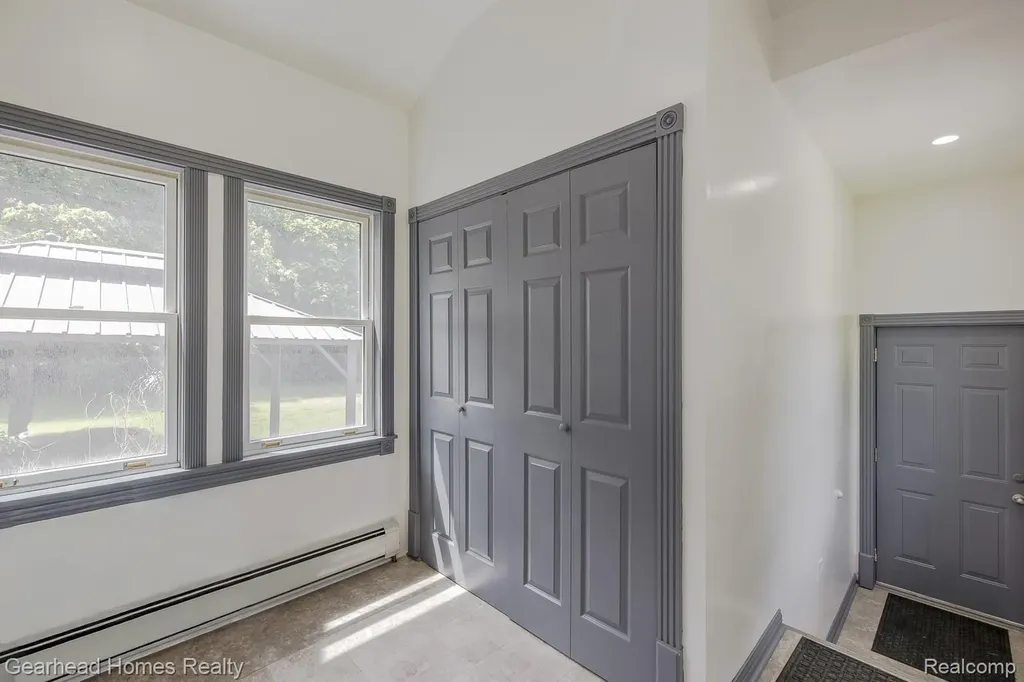 6296 Elizabeth Lake Road Waterford Charter Township MI 48327