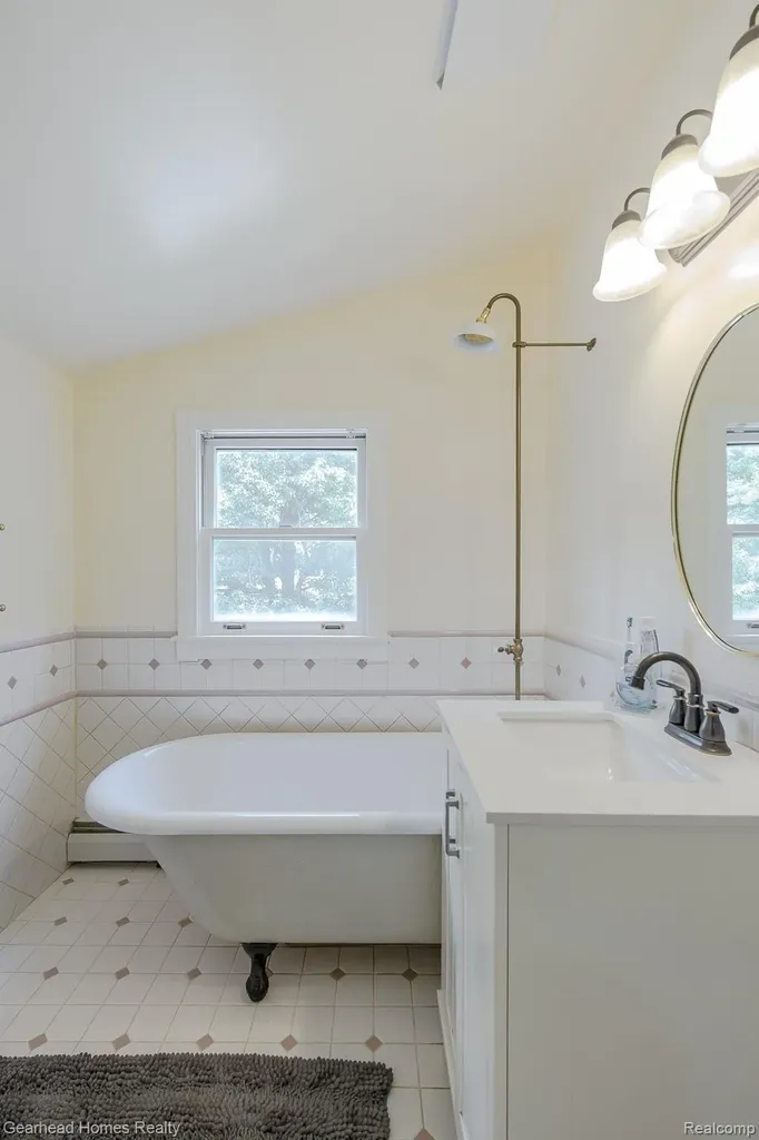 6296 Elizabeth Lake Road Waterford Charter Township MI 48327