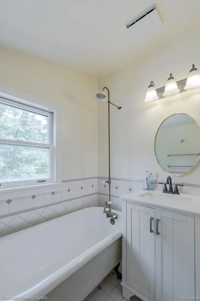 6296 Elizabeth Lake Road Waterford Charter Township MI 48327