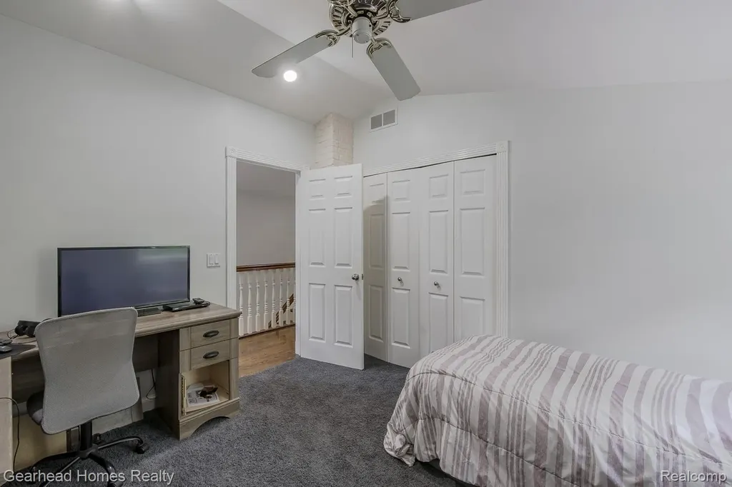 6296 Elizabeth Lake Road Waterford Charter Township MI 48327