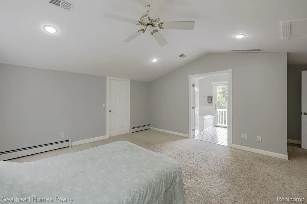 6296 Elizabeth Lake Road Waterford Charter Township MI 48327