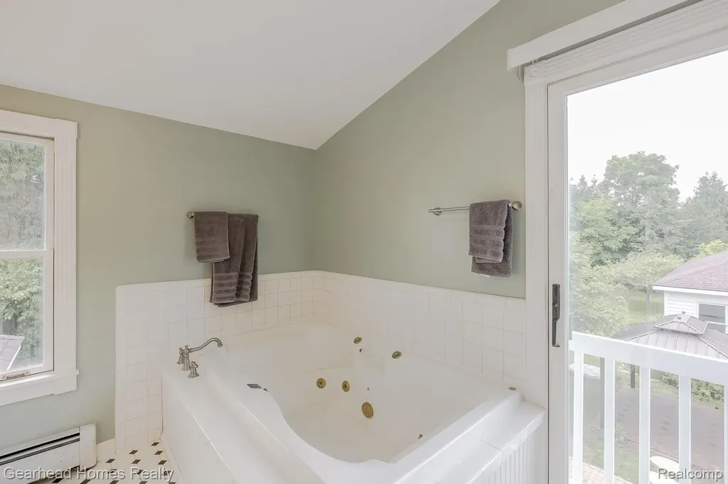 6296 Elizabeth Lake Road Waterford Charter Township MI 48327