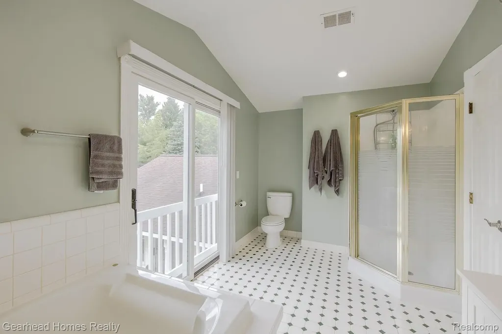 6296 Elizabeth Lake Road Waterford Charter Township MI 48327