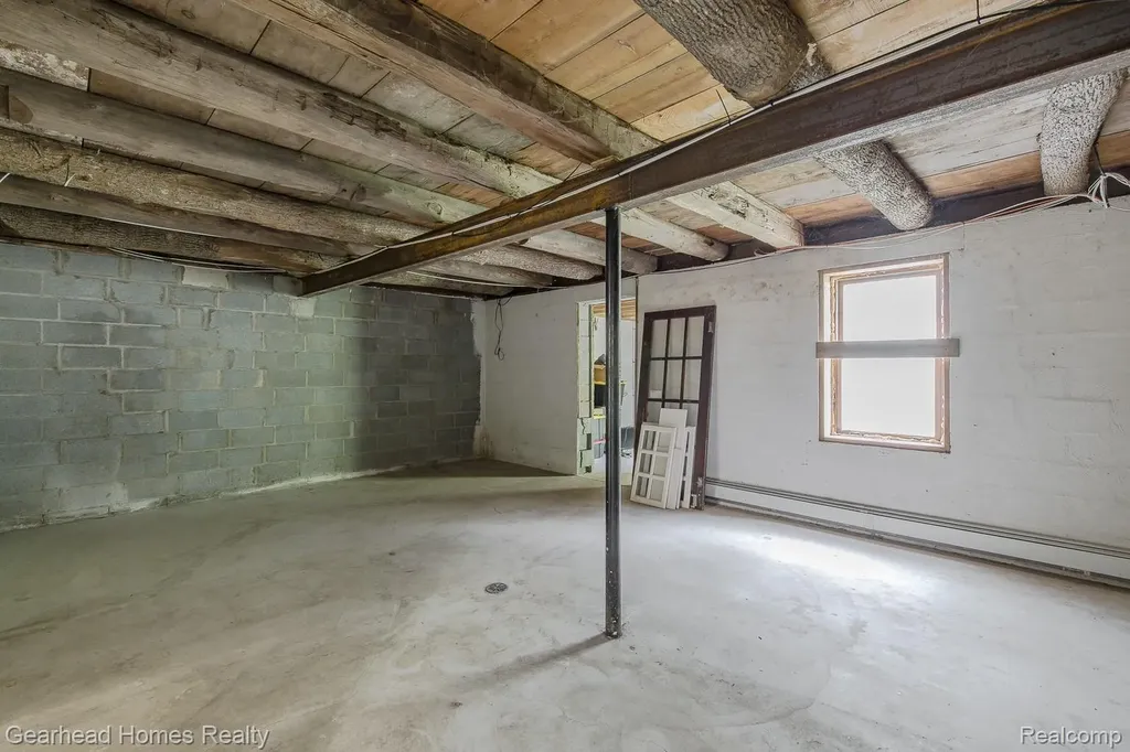 6296 Elizabeth Lake Road Waterford Charter Township MI 48327