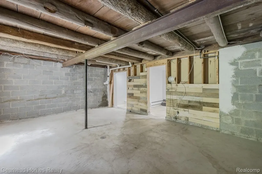 6296 Elizabeth Lake Road Waterford Charter Township MI 48327