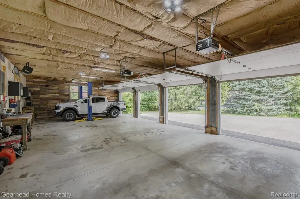 6296 Elizabeth Lake Road Waterford Charter Township MI 48327
